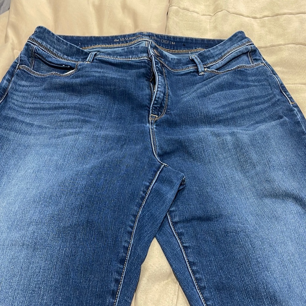 Chicos So Slimming Girlfriend Crop Jeans. Size 2.5.  5 pocket faded denim.